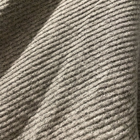 Black and White rib knit batwing dolman sweater. - Picture 5 of 5